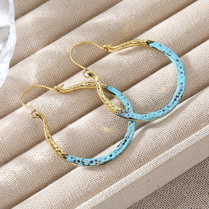Women's Dual Tone Hammer Patterned Earrings